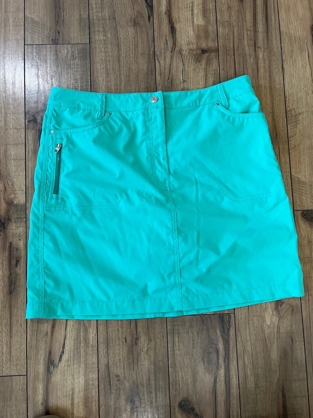 Nivo size 10 green golf skort